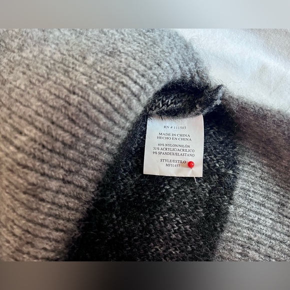 Zebra print knitted sweater size medium - Picture 6 of 6